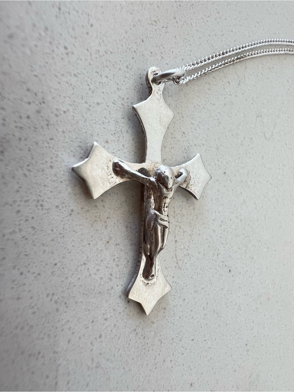 Vintage Sterling Silver Crucifix Cross Pendant. Comes with chain as a free gift. - Picture 5 of 9